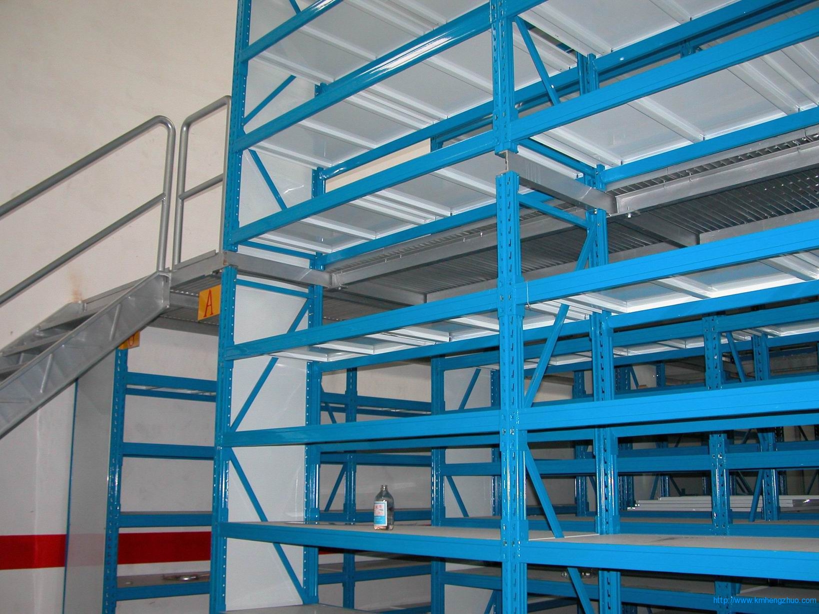 HZ-688型閣樓式貨架應用案例 HZ-688型閣樓式貨架應用案例